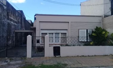 Casa para 2 Familias en venta en Ezpeleta Este