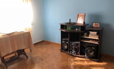 Chalet ubicado a 50 metros de Avenida Monteverde .