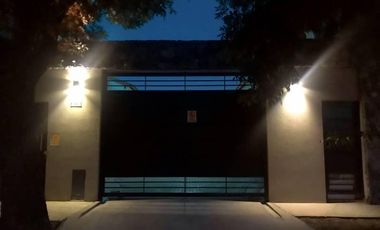 Excelente unidad duplex tres ambientes con patio y garaje