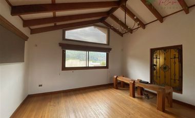Casa- parcela de 5D/6B +quincho+bodega+piscina en Naltahua