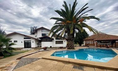 Casa- parcela de 5D/6B +quincho+bodega+piscina en Naltahua