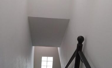 EXCELENTE PROPIEDAD 6 AMBIENTES CON FONDO, QUINCHO Y PILETA CERCA ESTACION ELPALOMAR