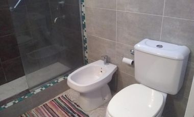 EXCELENTE PROPIEDAD 6 AMBIENTES CON FONDO, QUINCHO Y PILETA CERCA ESTACION ELPALOMAR