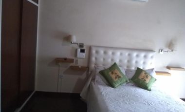 EXCELENTE PROPIEDAD 6 AMBIENTES CON FONDO, QUINCHO Y PILETA CERCA ESTACION ELPALOMAR