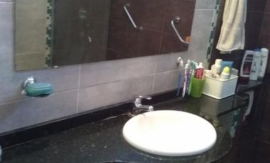 EXCELENTE PROPIEDAD 6 AMBIENTES CON FONDO, QUINCHO Y PILETA CERCA ESTACION ELPALOMAR