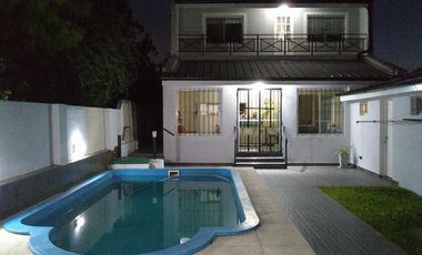 EXCELENTE PROPIEDAD 6 AMBIENTES CON FONDO, QUINCHO Y PILETA CERCA ESTACION ELPALOMAR