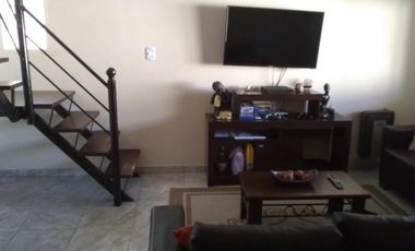 EXCELENTE PROPIEDAD 6 AMBIENTES CON FONDO, QUINCHO Y PILETA CERCA ESTACION ELPALOMAR