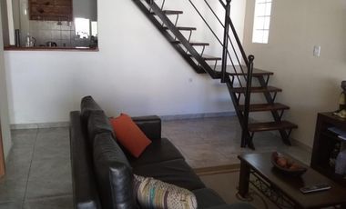 EXCELENTE PROPIEDAD 6 AMBIENTES CON FONDO, QUINCHO Y PILETA CERCA ESTACION ELPALOMAR