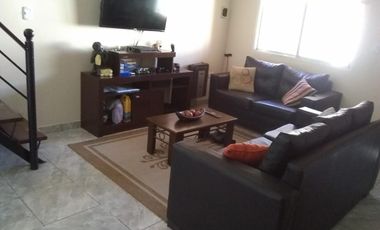 EXCELENTE PROPIEDAD 6 AMBIENTES CON FONDO, QUINCHO Y PILETA CERCA ESTACION ELPALOMAR