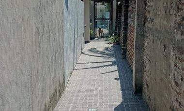 EXCELENTE PROPIEDAD 6 AMBIENTES CON FONDO, QUINCHO Y PILETA CERCA ESTACION ELPALOMAR