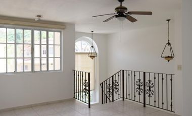 ALQUILER DE CASA EN ALBROOK VACIA
