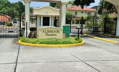 ALQUILER DE CASA EN ALBROOK VACIA