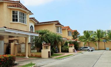 ALQUILER DE CASA EN ALBROOK VACIA