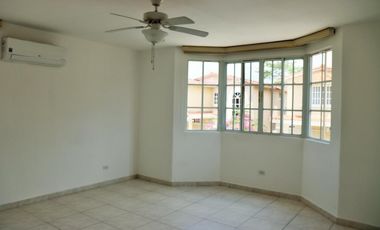 ALQUILER DE CASA EN ALBROOK VACIA