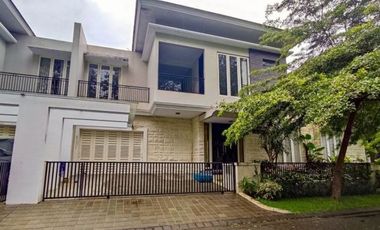 Rumah 2 Lantai Luas 240 di Araya Golf kota Malang