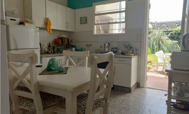 Chalet 4 ambientes/ Barrio Chauvin