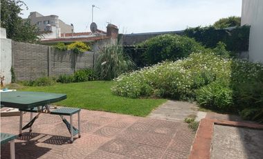 Chalet 4 ambientes/ Barrio Chauvin