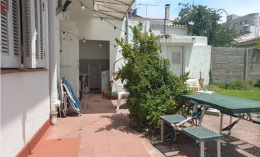 Chalet 4 ambientes/ Barrio Chauvin