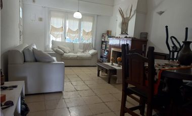 Chalet 4 ambientes/ Barrio Chauvin