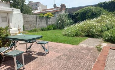 Chalet 4 ambientes/ Barrio Chauvin