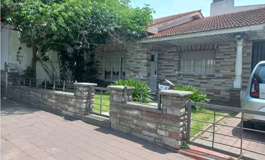 Chalet 4 ambientes/ Barrio Chauvin