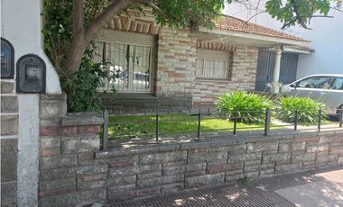 Chalet 4 ambientes/ Barrio Chauvin