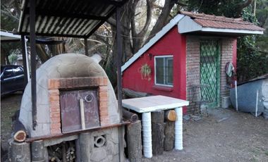 Casa monoambiente con tres lotes/ Barrio El Sosiego