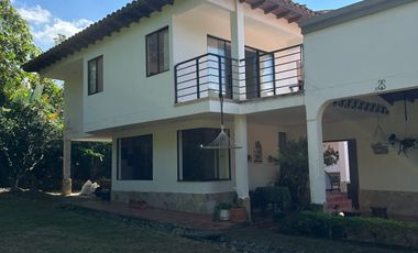 VENTA CASA EN CONJUNTO CAMPESTRE CON APARTAMENTO INDEPENDIENTE. PIEDECUESTA. PARCELA 1572 m2. Cod V8960