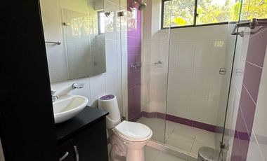 VENTA CASA EN CONJUNTO CAMPESTRE CON APARTAMENTO INDEPENDIENTE. PIEDECUESTA. PARCELA 1572 m2. Cod V8960