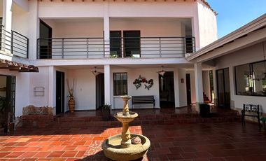 VENTA CASA EN CONJUNTO CAMPESTRE CON APARTAMENTO INDEPENDIENTE. PIEDECUESTA. PARCELA 1572 m2. Cod V8960