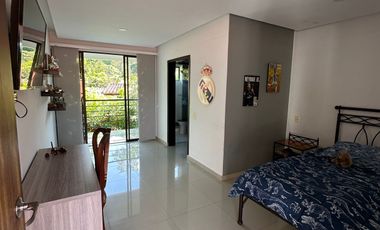 VENTA CASA EN CONJUNTO CAMPESTRE CON APARTAMENTO INDEPENDIENTE. PIEDECUESTA. PARCELA 1572 m2. Cod V8960