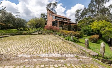 casa en venta en la calera. Cod V9446