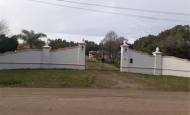 Casa en venta - 2 Dormitorios 2 Baños - Cocheras - 5.000 mts2 - Villa Parque Sicardi, La Plata