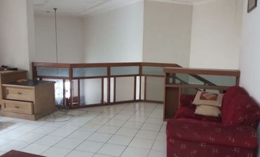Rumah sewa potensial untuk kantor , parkir luas dekat setrasari mall