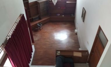 Rumah sewa potensial untuk kantor , parkir luas dekat setrasari mall