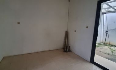 Rumah LB 180 Hadap Selatan 10 Menit ke Mall Pesona Square J-46004