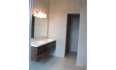 Alquiler de hermoso apartamento en el PH Altos de Amador