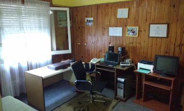 Venta casa 2 pisos 6 ambientes 4 dormitorios doble cochera pileta en San Antonio de Padua