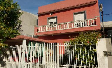 Venta casa 2 pisos 6 ambientes 4 dormitorios doble cochera pileta en San Antonio de Padua