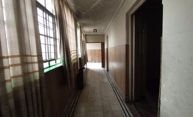 CASA EN LOTE PROPIO DE 3 AMBIENTES CON JARDÍN AL FRENTE, ENTRADA PARA AUTO Y PATIO CON PARRILLA.