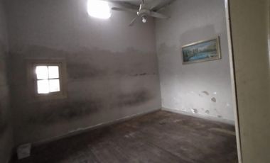 CASA EN LOTE PROPIO DE 3 AMBIENTES CON JARDÍN AL FRENTE, ENTRADA PARA AUTO Y PATIO CON PARRILLA.