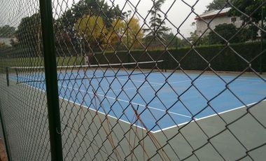 ESPECTACULAR TERRENO CON CANCHA DE TENIS
