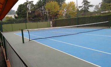 ESPECTACULAR TERRENO CON CANCHA DE TENIS