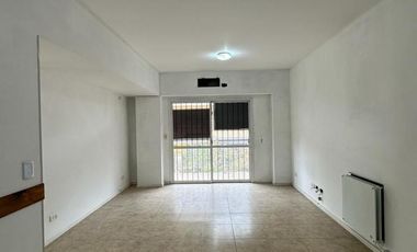 Excelente tres ambientes de categoría en venta