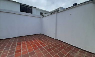 SE ARRIENDA CASA BARRIO LOS CORTIJOS USO RESIDENCIAL - COMERCIAL