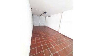 SE ARRIENDA CASA BARRIO LOS CORTIJOS USO RESIDENCIAL - COMERCIAL