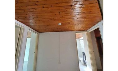 SE ARRIENDA CASA BARRIO LOS CORTIJOS USO RESIDENCIAL - COMERCIAL