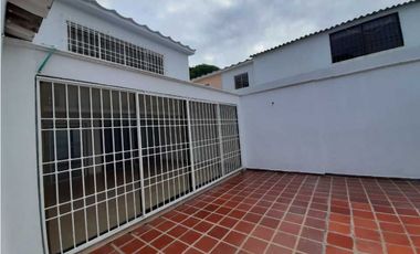 SE ARRIENDA CASA BARRIO LOS CORTIJOS USO RESIDENCIAL - COMERCIAL