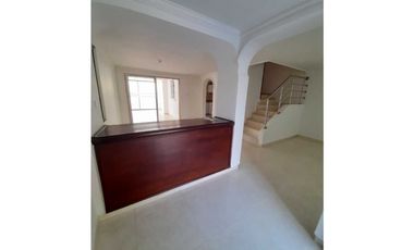 SE ARRIENDA CASA BARRIO LOS CORTIJOS USO RESIDENCIAL - COMERCIAL