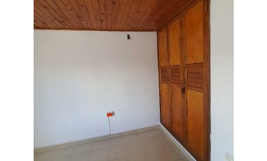 SE ARRIENDA CASA BARRIO LOS CORTIJOS USO RESIDENCIAL - COMERCIAL